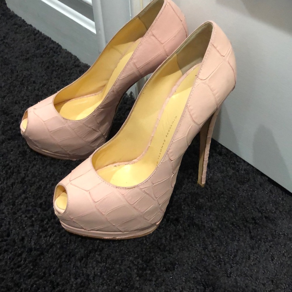 Magnificent pink skin guiseppe Zanotti high heals